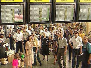 Невольными свидетелями сцен разврата стали посетители индийского аэропорта. В ночь с 10 на 11 января все мониторы и телевизоры аэропорта вдруг стали транслировать жесткий порнофильм