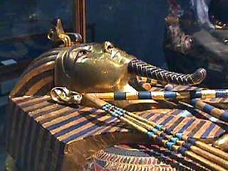 Египетский фараон Тутанхамон, скончавшийся в возрасте 18-19 лет в 1352 году до н.э., умер естественной смертью, а не был убит, как полагали ранее