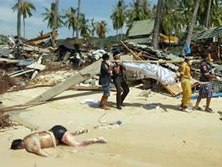Число жерт самого разрушительного за всю историю землетрясения и последовавшего за ним цунами, лишь по официальным данным, составило 156 209 человек