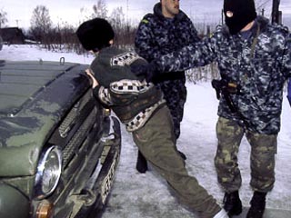 Сотрудники ГУИН Минюста РФ по Алтайскому краю задержали преступника, который в октябре 2004 года по ошибке был отпущен на свободу досрочно