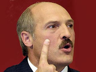 Как пишет газета Die Welt, хвастливый белорусский правитель Александр Лукашенко откровенно демонстрирует свои претензии на власть, хотя, казалось бы, находясь в непосредственной близости к украинским событиям, он более других должен ощущать угрозу