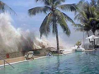 Мусульмане на Шри-Ланке полагают, что цунами 26 декабря наслал на них Аллах в наказание за то, что люди игнорировали его законы