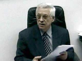 Избранный председатель Палестинской национальной администрации Махмуд Аббас официально попросил в четверг Ахмеда Куреи остаться на посту премьер-министра и сформировать новое правительство