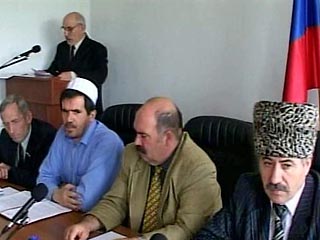 Государственный совет Чечни высказал серьезную озабоченность многочисленными фактами вымогательств, оскорбительного и вызывающего обращения к жителям республики со стороны правоохранительных органов, особенно в регионах Южного федерального округа