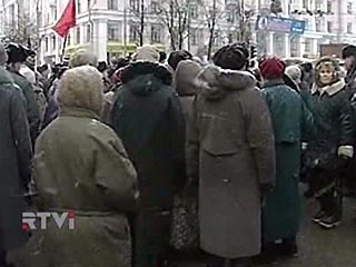 Пенсионеры парализовали движение в центре Казани