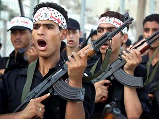 О приостановлении всех вооруженных акций на территории Израиля заявила экстремистская группировка "Бригады Арафата", ранее называвшаяся "Бригадами мучеников Аль-Акса" и считающая себя боевым крылом палестинского движения "Фатх"