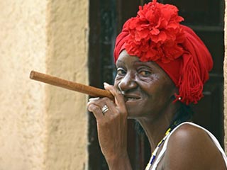 На Кубе запретили курение в общественных местах