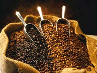 Пара чашек кофе в день может серьезно снизить риск заболевания раком печени, утверждает группа японских исследователей на основе наблюдений, которые они проводили более десяти лет с привлечением более 60 тыс. человек