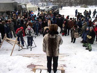 Автоколонна с участниками акции коренных малочисленных народов Сахалина в пятницу утром выехала к месту пикетирования автодороги, которая ведет к одном у из объектов, сооружаемому на севере острова в рамках проекта "Сахалин-1"