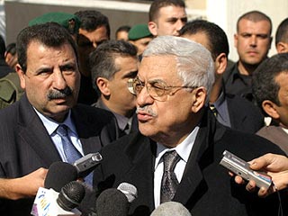 Глава Палестинской национальной администрации (ПНА) Махмуд Аббас отдал приказ палестинским полицейским открывать огонь по экстремистам, намеревающимся обстреливать израильские населенные пункты