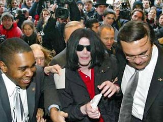 Судебные слушания по делу Майкла Джексона назначены на 31 января. Его обвиняют в в сексуальных домогательствах к несовершеннолетним, спаивании детей, заговоре с целью похищения, неправомерном лишении свободы и вымогательстве