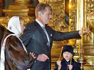 Президент Украины Виктор Ющенко присутствовал сегодня на богослужении в Софийском соборе в Киеве. Главы крупнейших христианских Церквей страны благословили его на президентство