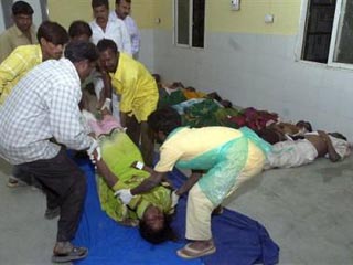 более 300 человек погибли, свыше 400 получили ранения в давке во время религиозного праздника в индуистском храме Мандар Дэви вблизи деревни Вай, в 250 километрах южнее Мумбаи (бывший Бомбей, штат Махараштра)