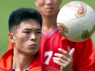 Северокорейских футболистов щедро вознаградят в случае победы над японцами