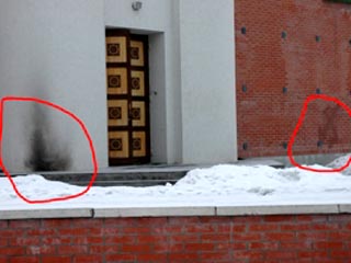 На стенах мечети ''Тауба'' в Автозаводском районе Нижнего Новгорода вновь появилась нацистская свастика.