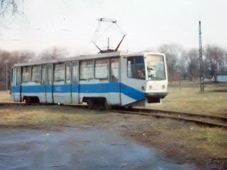 В городе Кривой Рог Днепропетровской области в четверг вечером при повороте сошел с рельс и опрокинулся скоростной трамвай маршрута N2