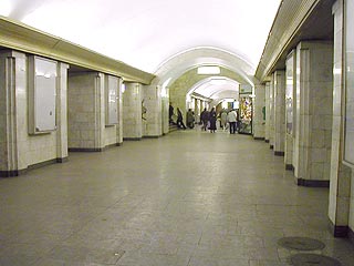 Две станции петербургского метро - "Сенная Площадь" и "Садовая" - были закрыты с 16:40 по московскому времени из-за угрозы теракта