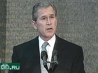 Президент США Джордж Буш прибывает сегодня в Мексику со своим первым зарубежным визитом