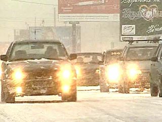 Московским городским службам в целом удалось справиться с многодневным снегопадом, однако обстановка на дорогах остается сложной
