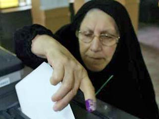 В Ираке завершились первые за полвека свободные многопартийные выборы. В 17:00 мск по всей стране официально завершили работу избирательные участки