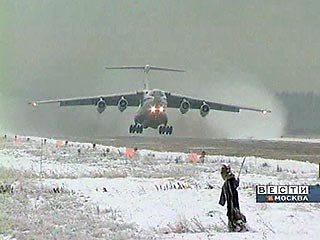 Самолет Ил-76 МЧС России в воскресенье вылетел из Москвы в Шри-Ланку с грузом гуманитарной помощи для пострадавших в результате декабрьского цунами в странах Юго-Восточной Азии
