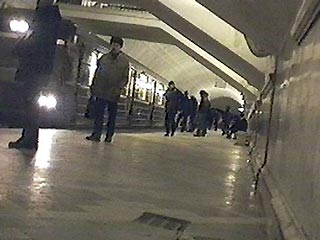 Массовая драка с применением холодного оружия произошла в воскресенье вечером на станции Белорусская-радиальная московского метрополитена