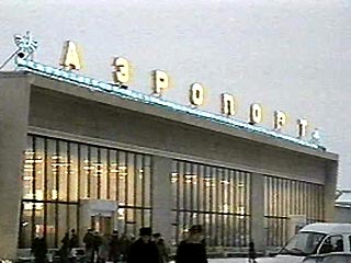 Пассажирский самолет Ту-134 совершил в понедельник вечером аварийную посадку в аэропорту "Кольцово" в Екатеринбурге
