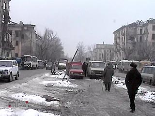 В Октябрьском районе Грозного на обочине проезжей части одной из оживленных улиц сработало самодельное взрывное устройство. По счастливой случайности никто из жителей не пострадал
