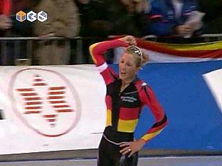 Немецкая конькобежка Анни Фризингер в третий раз победила на чемпионате мира в многоборье