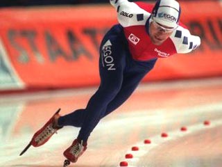 Американский конькобежец Шейни Дэвис стал чемпионом мира в многоборье