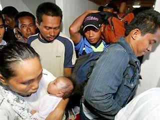 Тысячи жителей малайзийской штата Сабах в панике покинули прибрежную зону на севере острова Борнео (Калимантан)