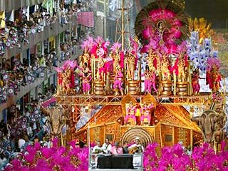 На бразильском карнавале начался парад самбы