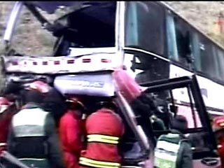 В Перу в результате столкновения двух автобусов погибли, по меньшей мере, 16 человек, еще 30 человек получили ранения различной степени тяжести