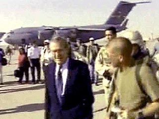 Министр обороны США Дональд Рамсфельд прибыл в пятницу с неожиданным визитом в североиракский город Мосул