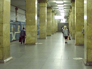 В результате драки на станции метро "Парк культуры" пострадали пять человек, сообщили "Интерфаксу" в субботу в Управлении информации и общественных связей ГУВД Москвы
