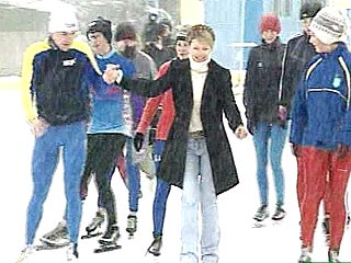 Правительство Украины в полном составе вышло кататься на коньках