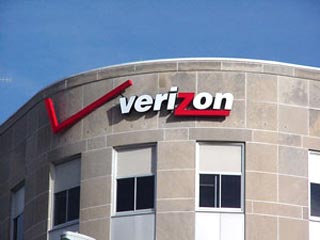Американский телекоммуникационный гигант Verizon покупает телефонную компанию MCI, более известную под именем WorldCom, за 6,8 млрд долларов