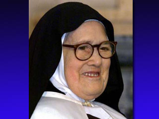 Португальская монахиня Лусия - одна из самых знаменитых в мире религиозных деятелей - скончалась в воскресенье вечером в монастыре в местечке Фатима