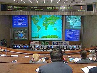 Орбита Международной космической станции (МКС) в среду утром увеличена на 3,3 км, сообщил оперативный дежурный Центра управления полетами. Во время маневра экипаж МКС - россиянин Салижан Шарипов и астронавт NASA Лерой Чиао спали, отметили в ЦУП
