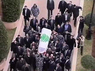Бывший премьер-министр Ливана Рафик Харири, который погиб 14 февраля во время теракта в Бейруте, захоронен в среду в построенной на его средства мечети Мухаммеда аль-Амина в центре ливанской столицы
