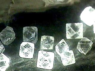 Россия превратилась в крупнейшего в мире производителя алмазов и оставила позади даже Ботсвану. Московские аналитики предсказывают отраслевому монополисту, компании "Алроса" блестящее будущее. Уже сегодня каждый пятый в мире добытый алмаз &#8211; производ