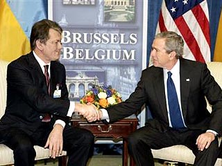 Ющенко встречается с Бушем перед началом саммита Украина-НАТО