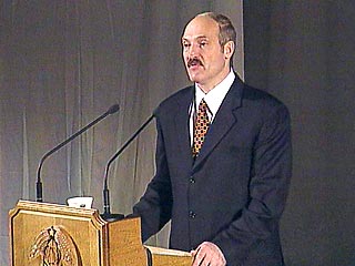 Лукашенко рассказал, что не допустит в Белоруссии "цветных" революций