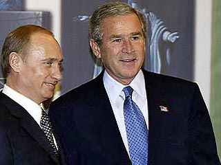 Но призыв американского президента к Европе поставить проблему "демократического обновления" в центр отношений с Москвой наносит удар по Кремлю. После примирительных заявлений накануне никто не ожидал немедленного выпада Джорджа Буша в адрес своего "друга