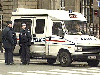 Во Франции совершено нападение на инкассаторов. Неизвестные злоумышленники в понедельник совершили вооруженное ограбление фургона инкассаторов в Марселе, похитив 6,7 миллиона евро