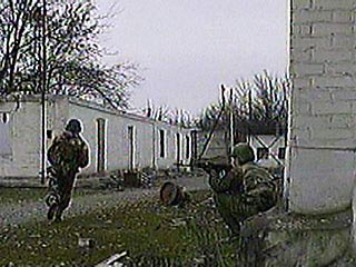 В дагестанском городе Хасавюрт сотрудники правоохранительных органов блокировали дом, в котором, по предварительным данным, укрылись боевики. Об этом сообщили во вторник "Интерфаксу" в МВД Дагестана