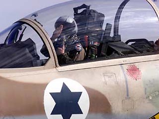 Командующий военно-воздушными силами Израиля генерал-майор Элизер Шакеди заявил на пресс-конференции, что Израиль, в свете иранской ядерной активности, должен готовиться к нанесению воздушных ударов по территории Ирана