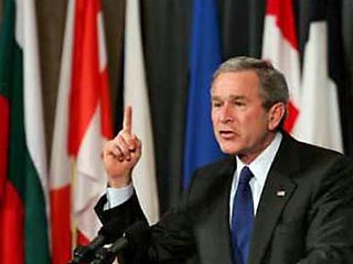 Президент США Джордж Буш назвал "просто смехотворными" предположения, будто Америка готовится нанести удары по Ирану. Заявив это на пресс-конференции в Совете ЕС в Брюсселе, он, однако, оговорился, что "все варианты изучаются", чем вызвал оживление в зале