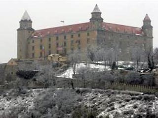 Нехватка отелей в словацком городе, одной из самых маленьких столиц в Европе, похоже, работает против российских участников
