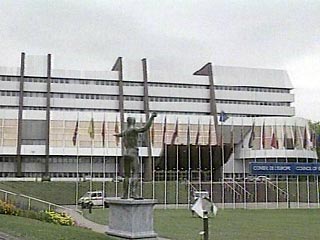 Европейский суд по правам человека в четверг рассмотрел шесть исков жителей Чечни к России и принял решение, что действия федеральных сил в рассматриваемых случаях нарушали права человека в Чечне